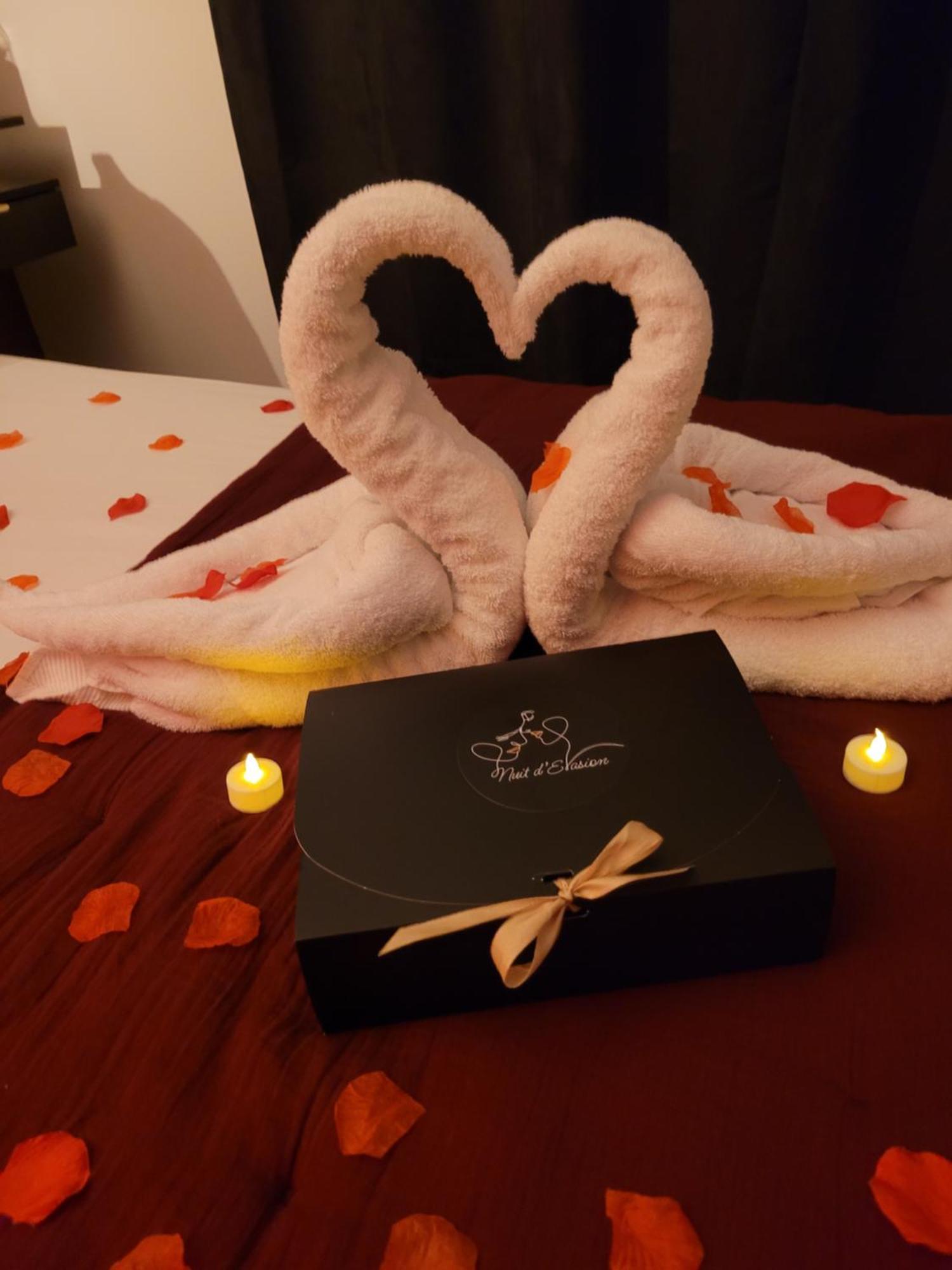 Nuit D'Evasion Love Room Avec Baignoire Balneotherapie Toulon Exterior foto