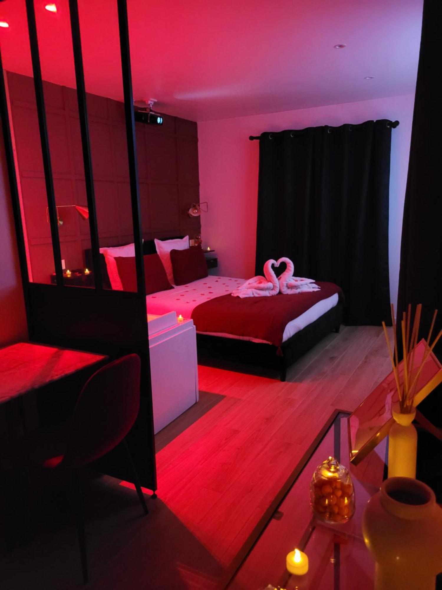 Nuit D'Evasion Love Room Avec Baignoire Balneotherapie Toulon Exterior foto