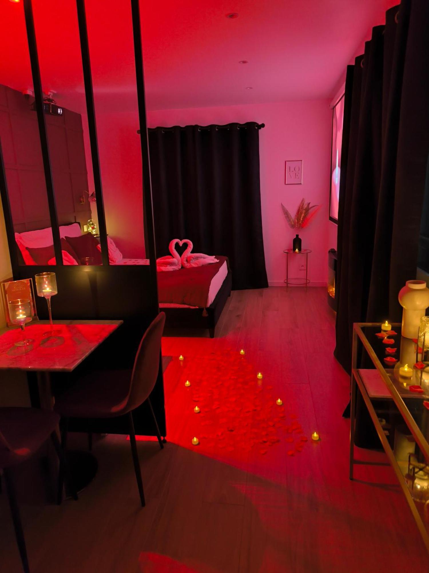 Nuit D'Evasion Love Room Avec Baignoire Balneotherapie Toulon Exterior foto